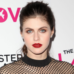 Alexandra Daddario Net Worth |Wiki,Bio: Know her earnings, movies, career, boyfriend