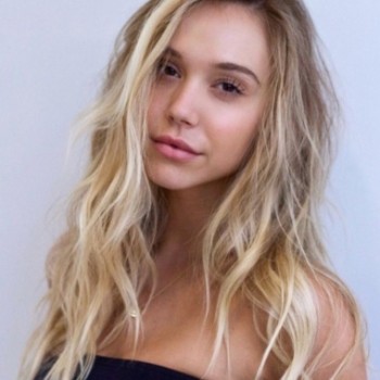 Alexis Ren Net Worth|Wiki: A Model, Know her earnings, Career, Instagram, Youtube, Age, Relationship