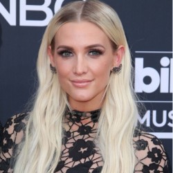 Ashlee Simpson Net Worth|Wiki: Know her earnings, Career, Songs, Movies, Age, Husband, Kids