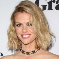 Brooklyn Decker Net Worth : Know the income sources, assets,career, personal life of Brooklyn 