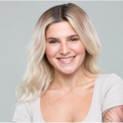 Carly Aquilino Net Worth |Wiki| Bio |Stand-Up Comedian| Know about her Net Worth, Relationship, Age