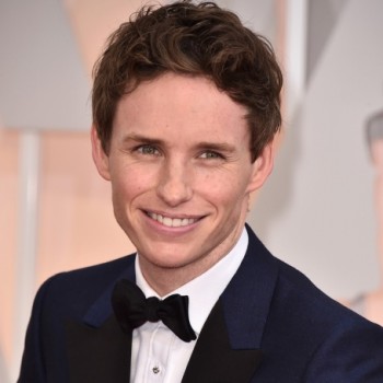 Eddie Redmayne Net Worth| Wiki,Bio: Know his earnings, movies, awards, wife, age, height, son