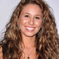 Haley Reinhart Net Worth: Know her earnings, songs, albums, affair, boyfriend