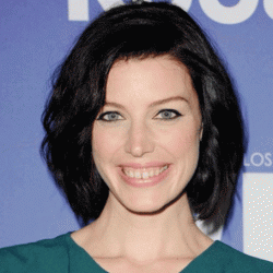 Jessica Pare Net Worth, Know About Her Career, Early Life, Personal Life, Social Media Profile