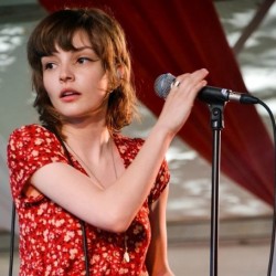 Lauren Mayberry Net Worth|Wiki|Bio|Know about her career, Earnings, Musics, Albums, Age, Boyfriend