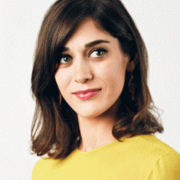 Lizzy Caplan Net Worth, Know About Her Career, Early Life, Personal Life, Dating History