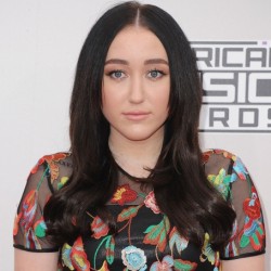 Noah Cyrus Net Worth: Know her earnings, songs, albums, sister Miley Cyrus, family, siblings