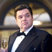Oliver Platt Net Worth|Wiki|Know his networth, Career, Movies, TV shows, Age, Family, Kids