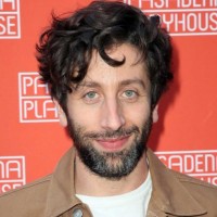 Simon Helberg Net Worth | Actor from The Big Bang Theory, his earnings, house, career, wife, kids