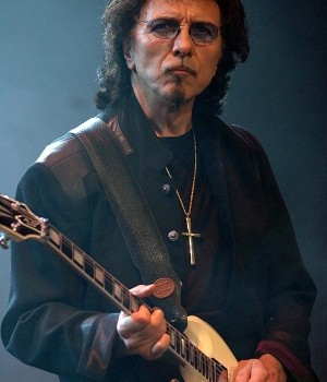 Tony Iommi Net Worth|Wiki: A English guitarist, his earnings, Career, Bands, Albums, Age, Wife, kid 
