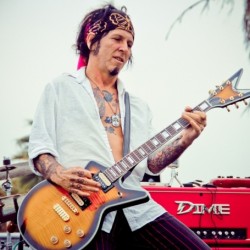 Tracii Guns Net Worth|Wiki|Bio|Know about his earnings, Career, Music, Albums, Band, Age, Wife
